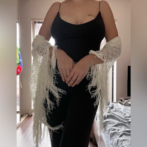 Vintage Handmade Triangular Shawl - Picture 4 of 7